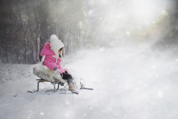 大雪纷飞女孩背景图片图片